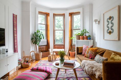 White Linen Sheets, Toronto Apartment, Brooklyn Brownstone, Apartment Tour, Living Room Photos, Tiny Bedroom, Oak Dining Table, Minimalist Home Decor, Apartment Therapy