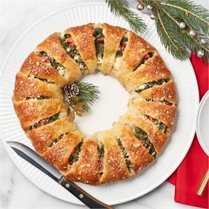 Wreath Appetizer, Crescent Wreath, Spinach And Mozzarella, Wreath Recipe, Printable Recipes, Hot Appetizers, Crescent Dough, Chopped Spinach, Christmas Snacks