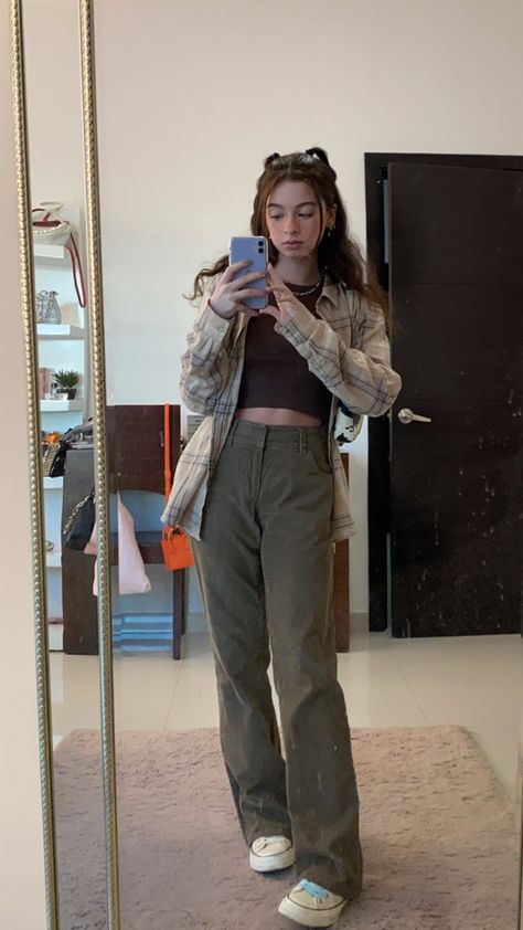 Cargo Pants Outfits, Mode Zara, Cargo Pants Outfit, Pants Outfits, I'm In Love, Indie Outfits, Swaggy Outfits, Teen Fashion Outfits, Retro Outfits