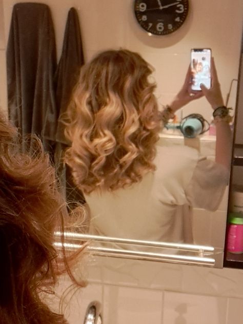 Heatless Curls Aesthetic, Sleepover Hairstyles, Semester Aesthetic, Autumn Sleepover, Curls Aesthetic, Pajamas Aesthetic, College Freshman, Straight Blonde Hair, Heatless Curls