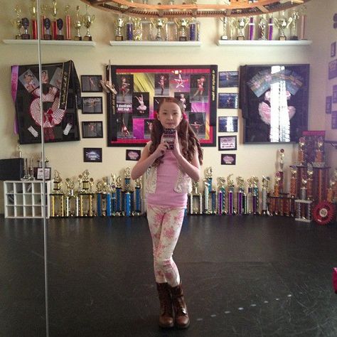 Sophia Lucia✿ Sofia Lucia Dance Moms, Dancers Room Bedrooms, Sophia Dance Moms, Sophia Lucia Dance Moms, Sofia Lucia, Dance Moms Season 3, Dance Nation, Sophia Lucia, Home Dance Studio