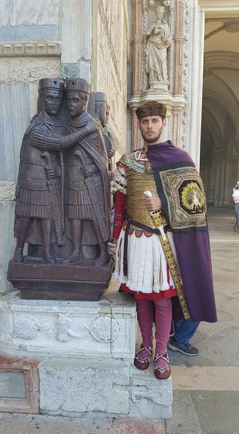 Ancient Constantinople, Byzantine Army, Byzantine Fashion, Eastern Roman, Empire Romain, Ancient Warfare, Early Middle Ages, Byzantine Empire, Roman Emperor