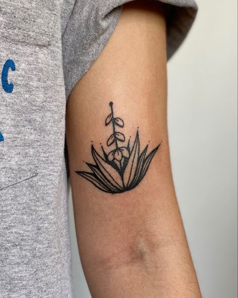 Handpoke of the national flower of El Salvador. #tattoo #stickandpoke #handpoked Salvadoran Tattoo Ideas, El Salvador National Flower, Pipil El Salvador Tattoos, Yucca Flower Tattoo, Salvadoran Tattoos, El Salvador Tattoo Ideas, Izote Flower, Salvadorian Tattoo, El Salvador Tattoo