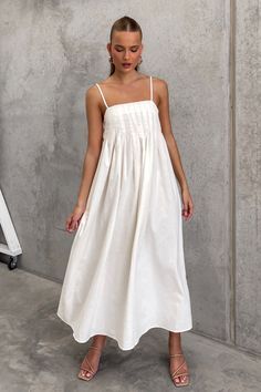 White Camisole Dress, Linen Sewing Ideas, Dresses Summer 2024, Dress Summer 2024, Linen Dress Outfit Summer, Summer Dresses 2024, Summer Cotton Dresses, Linen White Dress, White Dress Casual