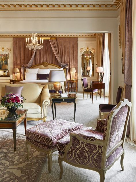 Hotel Plaza Athenee Paris, Hotel Room Design Plan, Royal Bedroom, Paris Rooms, Luxury Hotel Room, Big Bedrooms, Hotel Room Design, Bedroom Decorating Ideas, Dreamy Bedrooms