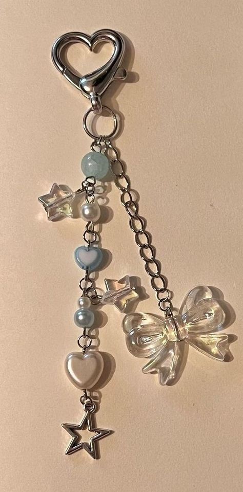 Blue aesthetic keychain Bead Charm Keychain, Beaded Wire Keychain, Beaded Jewelry Keychain, Aesthetic Bead Keychain, Cute Phone Accessories, Aesthetic Keys, Keyring Aesthetic, Key Chains Aesthetic, Pulseras Aesthetic