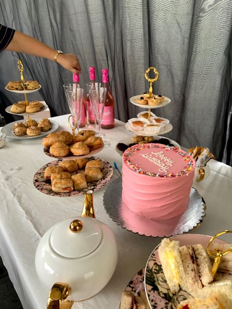 27 Birthday Decoration Ideas, Birthday Party Decorations At Home, Merienda Aesthetic, 27th Birthday Decorations, Birthday Brunch Ideas, Aesthetic Birthday Party, 27 Birthday, Birthday Decoration Ideas, Surprise Birthday Decorations