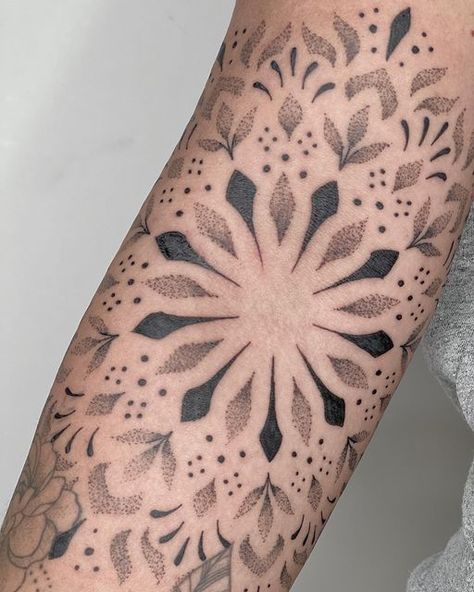 Mandala Tattoo Add On, Soft Mandala Tattoo, Simple Elbow Tattoo, Geometric Dot Work Tattoo Design, Dotted Mandala Tattoo, Small Dotwork Tattoo, Floral Elbow Tattoo, Around Elbow Tattoo, Mandala Dotwork Tattoo Design