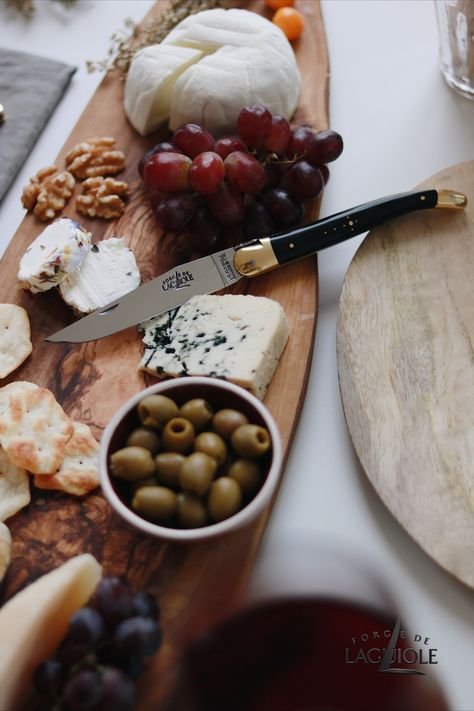 Laguiole Table Setting, Cheese Table, Laguiole Knife, Table Setting Inspiration, Cheese Platters, Folding Knives, Bon Appetit, Fine Dining, Cheese Board