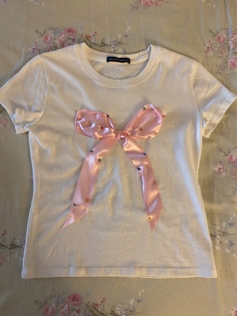 #handmade #embrodiery #ribbon #coquette #pink #sewing Preppy Chic Outfits, Diy Crafts Vintage, Upcycle Clothes Diy, Coquette Pink, Ribbon Shirt, Bow Shirts, Pink Bows, Sewing Ribbon, Clothing Details