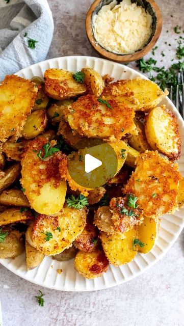 Bailey Rhatigan on Instagram: "The best Parmesan Crusted Potatoes you will ever have. Easy to make and only a few ingredients for crispy golden potatoes 💥 Full recipe is linked in my bio!
.
Comment “potatoes” and I’ll send you the link to the full recipe. 
▢ .75-1 lb baby potatoes, *see notes
▢ ¼ cup butter, melted
▢ ½ tsp onion powder
▢ ½ tsp garlic powder
▢ ¼ tsp salt
▢ ¼ tsp black cracked pepper
▢ ¼ tsp dried oregano
▢ ⅓ cup fresh parmesan, grated , *more may be needed to create the “paste”
▢ 2 Tbsp fresh chives, chopped
Bake on to 425° for 25-30 minutes
👉🏼Full printable recipe is linked in my bio or comment Potatoes below. Xo 
.
.
#food #potatoes #foodporn #cheese #yummy #foodstagram #easyrecipes #goodfood" Baby Potatoes Recipes, Potatoes Dishes, Crusted Potatoes, Food Potatoes, Parmesan Crusted Potatoes, Steakhouse Recipes, Golden Potatoes, Blueberry Dump Cakes, Potatoes Recipes