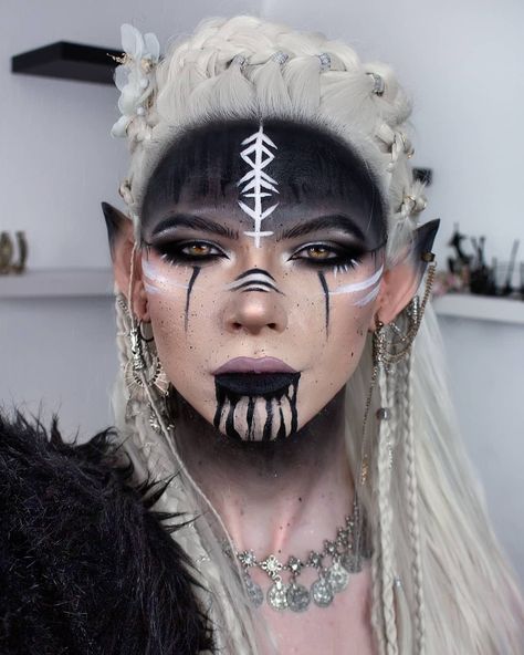 Nordic Braids, Ombre Dark Roots, Warrior Makeup, Viking Makeup, Fantasy Make-up, Halloweenský Makeup, Halloween Make-up Looks, Ombre Dark, Halloween Makeup Inspiration