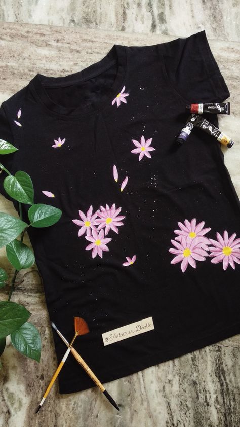 Floral design painting on tshirt for women Tshirt Flowers Print, Tshirt Painting Ideas Creative For Women, Puffy Paint Designs On Shirts, Acrylic Painting On T Shirts, Paint On Tshirt Acrylic, Fabric Paint Shirt Ideas Design, Fabric Painting On Tshirts, Diy Tshirt Drawing Ideas, Clothes Painting Ideas Tshirt