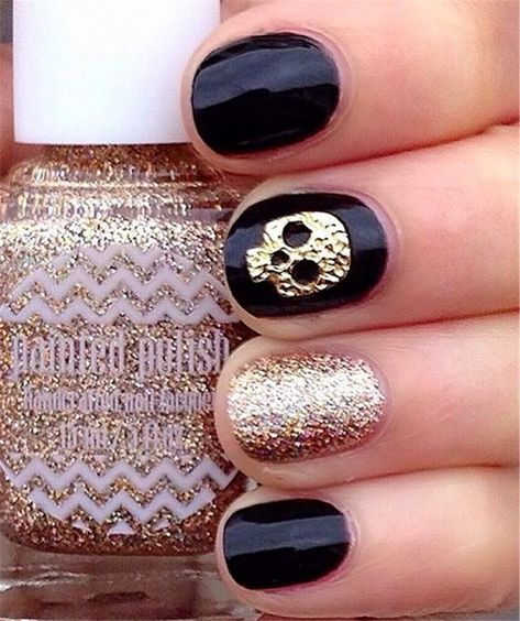 Nails Skull Nail Art, Skull Nails, Nagellack Trends, Gold Skull, Halloween Nail Designs, Festival Nails, Halloween Nail, Pink Halloween, Halloween Nail Art