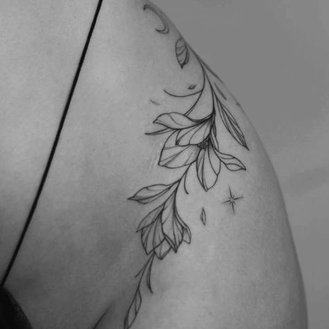 Side Of Buttcheek Tattoo, Little Tattoos For Women, Female Physique, Floral Hip Tattoo, Flower Hip Tattoos, Exotic Tattoos, Side Hip Tattoos, Tattoo Pierna, Hip Thigh Tattoos