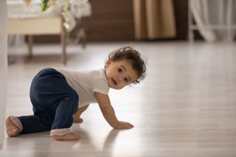 When do babies crawl, and how does crawling develop? (An illustrated guide) https://www.forhappybaby.com/when-do-babies-crawl-and-how-does-crawling-develop-an-illustrated-guide/ Safety Illustration, Bear Crawl, Baby Crawling, Baby Milestone Photos, Arts And Crafts For Teens, Crawling Baby, Do Baby, Baby Learning, Baby Safety