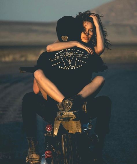 Motorcycle Couple Pictures, Motorcycle Photo Shoot, Bike Couple, Biker Couple, Motorcycle Couple, Image Moto, Biker Photoshoot, Motorcycle Photography, Bike Photoshoot