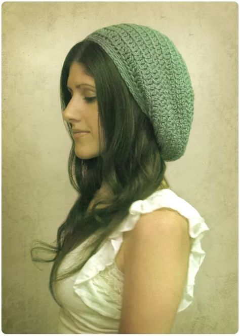 Gumdrop slouchy hat Diy Crochet Hat, Slouchy Hat Crochet Pattern, Julie King, Slouchy Hat Pattern, Crochet Slouchy Hat, Mode Casual, Crochet Diy, Hat Crochet, Slouchy Hat