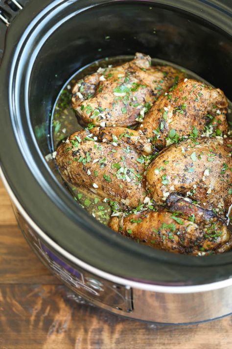 Slow Cooker Balsamic Chicken Balsamic Chicken Breast, Slow Cooker Balsamic Chicken, Balsamic Chicken, Crock Pot Cooking, Easy Dishes, Crockpot Recipes Easy, Chicken Thigh Recipes, Pressure Cooker Recipes, Slow Cooker Chicken