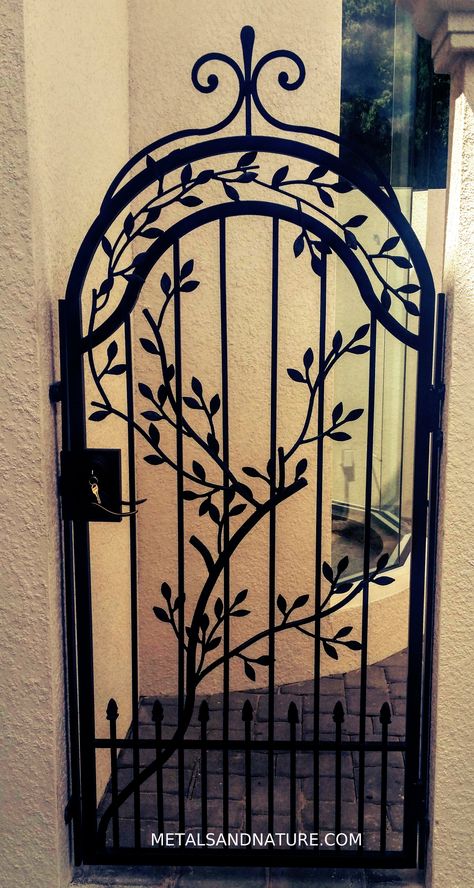 Garden Door Ideas, Ramp House, Sliding Gate Ideas, Custom Iron Gates, Wrought Iron Gate Designs, Iron Pergola, Wrought Iron Garden Gates, Wrought Iron Front Door, Porte In Ferro