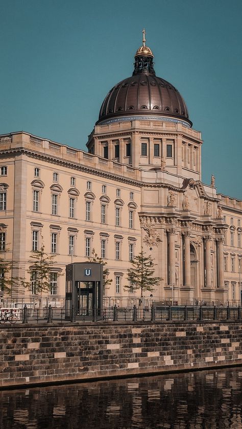 the beautiful palace of berlin, which has been reconstructed and is now seat of the humboldt forum Charlottenburg Palace Berlin, German Palaces, Palace Exterior, Humboldt Forum, Beautiful Palace, Charlottenburg Palace, Arch Drawing, Berlin Palace, Drawing Aesthetic