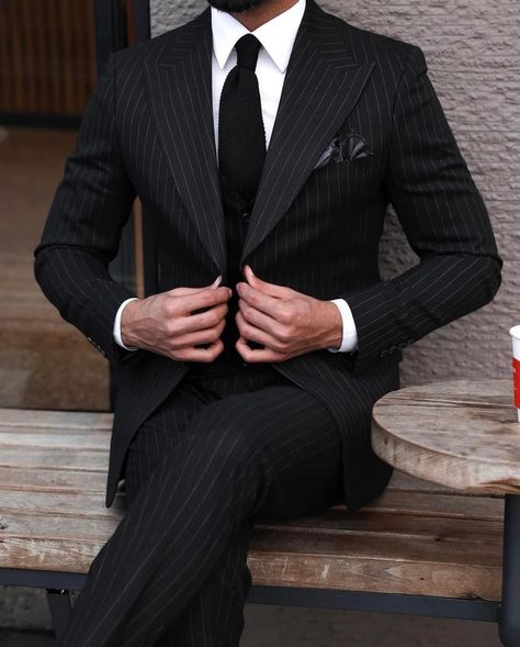 Suite Men, Men With Class Gentleman Style, Gangster Suit, Black Three Piece Suit, Checkered Suit, Black Pinstripe Suit, British Style Men, Dark Suit, Gentleman Outfit