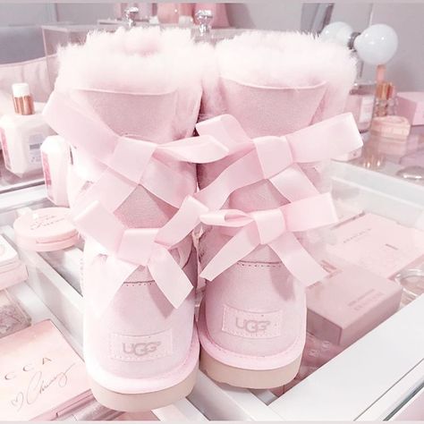 🎀🌸 Isn't it sad that I still haven't worn these? 🤦🏼‍♀️ I need to spray them before I wear them but I just haven't had time! I also got… Boots With Bows, Ugg Boots With Bows, Pink Ugg Boots, Cute Uggs, Uggs With Bows, Ugg Style Boots, Pink Uggs, High Quality Boots, Vegan Boots