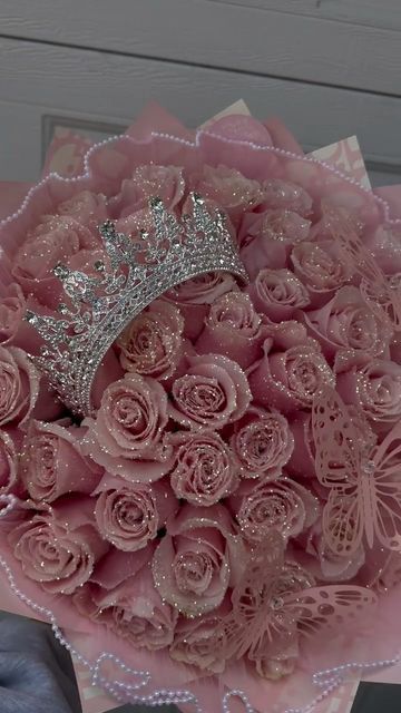 💐UrFavBouquets on Instagram: "✨💞" Pink Quinceanera Flowers, Beautiful Bouquet Of Flowers Birthday, Glitter Flower Bouquet, Rose Bouquet Wallpaper, Pink Glitter Roses, Sparkly Roses, Quinceanera Flowers, Ribbon Flower Bouquet, Pretty Pink Things