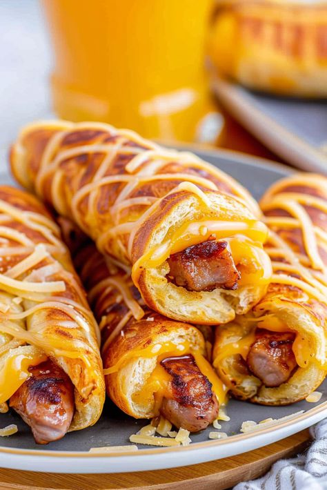 Pigs In A Blanket Breakfast Casserole, Breakfast Pigs In A Blanket Recipe, Breakfast Pigs In A Blanket, Sliders Sandwiches, Pigs In A Blanket Recipe, Drink Board, Ramadan Recipe, Breakfast Sliders, Hearty Food