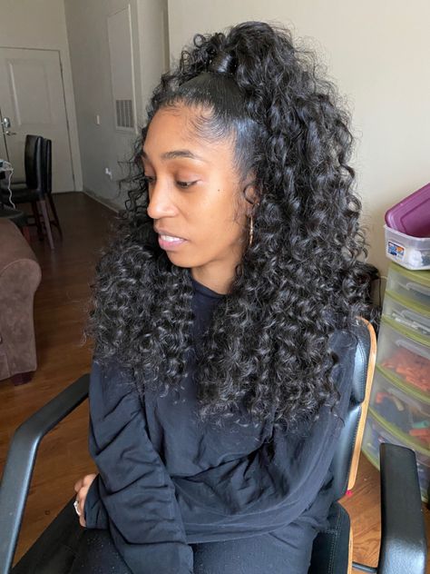 Half up half down quick weave done by @theartoftishlane (instagram) Curly Hair Quick Weave, Tracks Hairstyles, Matrix Hairstyle, Hair Quick Weave, Down Curly Hair, Quick Weave Curly, Beyonce Hairstyles, Half Up Half Down Curly, Down Curly Hairstyles