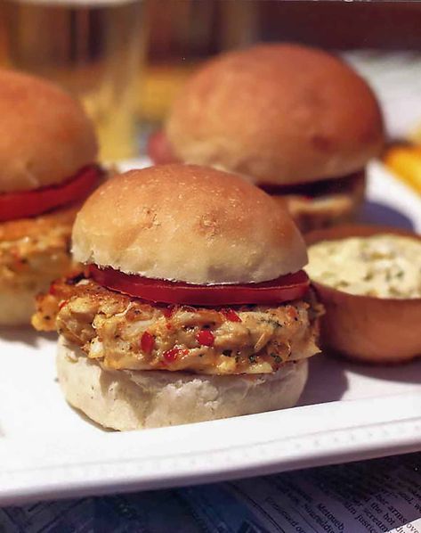 Crab Cake Burgers Recipe Crab Sliders, Crab Cake Burgers, Cake Burger, Crab Cake Sliders, Crab Burger, Seafood Sandwiches, Crab Cake Recipes, Crab Cake Recipe, Homemade Tartar Sauce