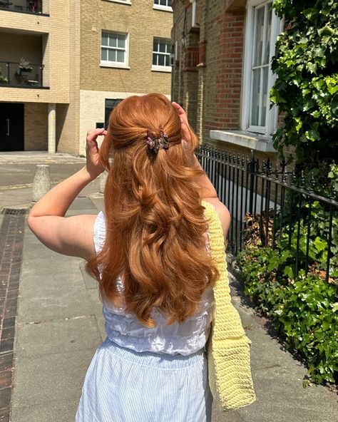 A bit of hair and makeup inspo from my recent camera roll 💗 Hair styles, hair ideas, makeup inspo, summer hair, summer makeup Ginger Hair Hairstyles, Ginger Hair Styles, Red Hair Orange, Summer Red Hair, Red Hair Aesthetic, Ginger Hair Girl, Redhead Hair, Red Haired Girl, Roll Hair