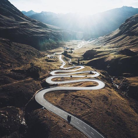 The endless winding roads of Switzerland Endless Road, Road Photography, Road Trip Europe, Beautiful Roads, Scenic Roads, Winding Road, Destination Voyage, Nature Travel, Beautiful Destinations