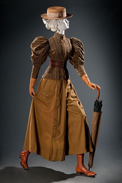 Sporting Fashion: Outdoor Girls 1800 to 1960 - American Federation of Arts Victorian Athletic Wear, Victorian Cycling Outfit, Hunting Dress, Victorian Era Fashion, Fashion Timeline, 1890s Fashion, Designer Activewear, 1800s Fashion, Outdoor Girls