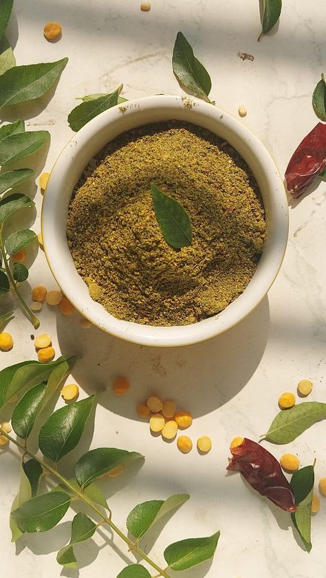 Karivepalai Podi | Curry Leaves Spice powder Curry Leaves Powder, Indian Kitchen Decor, Curry Leaf Plant, Spiced Lentils, Idli Dosa, Garlic Chutney, Moringa Leaves, Homemade Spices, Indian Kitchen