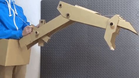 Guy Makes Oversized Novelty Weapons from Old Amazon Boxes «TwistedSifter Amazon Boxes, Cardboard Creations, Amazon Box, Big Robots, Robotic Arm, Simple Craft, Monster Hunter World, Diy Cardboard, Amazing Diy