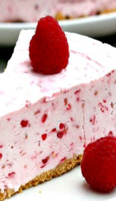 Frozen Cheesecake Recipes, Raspberry Cheesecake No Bake, Berries Cheesecake, Healthiest Snacks, Raspberry Recipes Dessert, Cheesecake No Bake, Frozen Cheesecake, Raspberry Desserts, Pan Sin Gluten