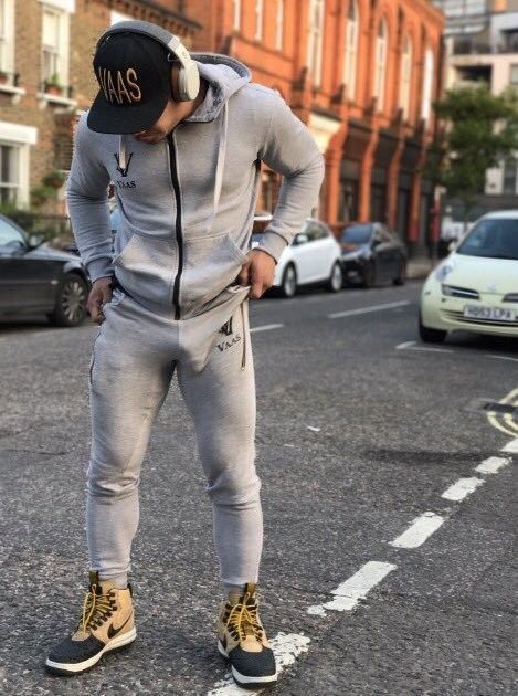 Gray Sweatpants, Grey Sweats, Grey Sweatpants, Mens Coats, Sport Outfits, Black Men, Jogging, Mens Pants, Sweatpants