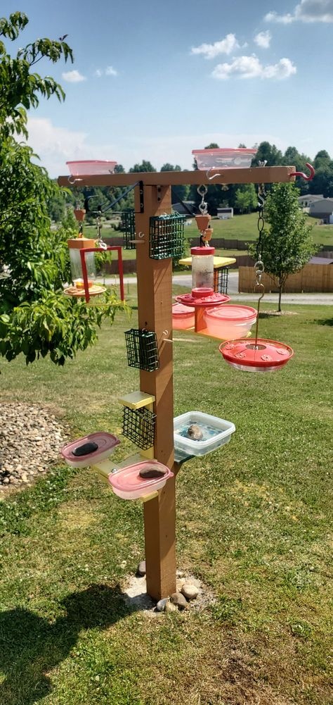 Fruit Bird Feeder Diy, Bird Feeder On Fence, Wildlife Feeding Station, Hummingbird Station, Hummingbird Feeder Hanging Ideas, Bird Feeder Post Ideas, Bird Feeding Station Ideas Gardens, Diy Bird Feeder Stand, Bird Feeding Station Ideas Diy