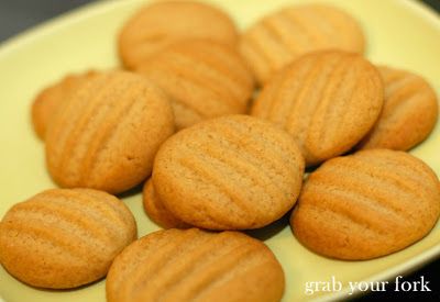 Buscuit Recipe, British Biscuit Recipes, Malted Milk Biscuits, British Biscuits, Coffee Biscuits, Milk Biscuits, Biscuit Bar, Savoury Biscuits, Sydney Food