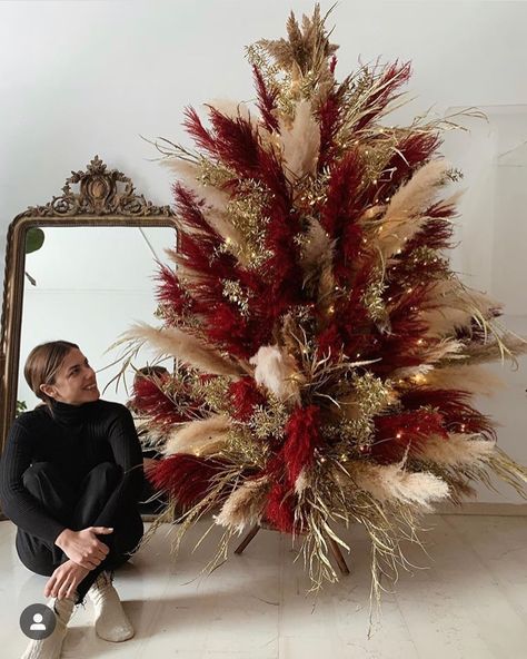 Pampas Christmas Tree, Pampas Christmas, Aka Christmas, Company Instagram, Christmas Tree Inspo, Decoration Vitrine, Elegant Christmas Trees, Christmas Tree Inspiration, Wedding Company