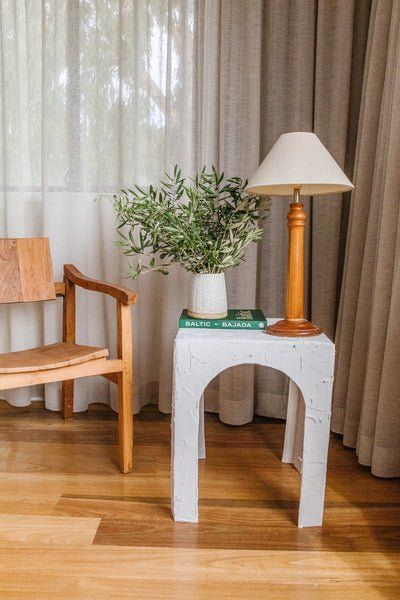 DIY Arched Plaster Side Table (Using A Cardboard Box!) — Smor Home Plaster Side Table, Studio Garage, Diy Side Table, Diy Plaster, Cement Diy, Linen Cupboard, Diy End Tables, Cardboard Furniture, Diy Cardboard