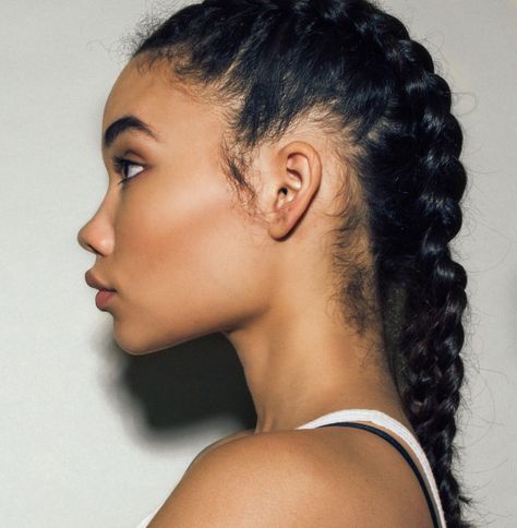 Jawline goals Lazy Girl Hairstyles, Celebrity Beauty Secrets, Boxer Braids, Side Braid, Celebrity Beauty, French Braid, 인물 사진, Hairstyles For School, Pretty Face