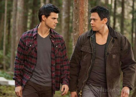 Jacob Black and Sam Uley Chaske Spencer, Twilight Wolf Pack, Twilight Jacob, Billy Burke, Twilight Wolf, Twilight Cast, Twilight Breaking Dawn, Breaking Dawn Part 2, Twilight Book