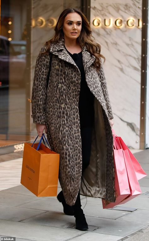 Tamara Ecclestone, Louis Vuitton Gucci, Shopping Spree, Celebrity Fashion, Christmas Presents, Christmas Shopping, In London, Duster Coat, Celebrity Style