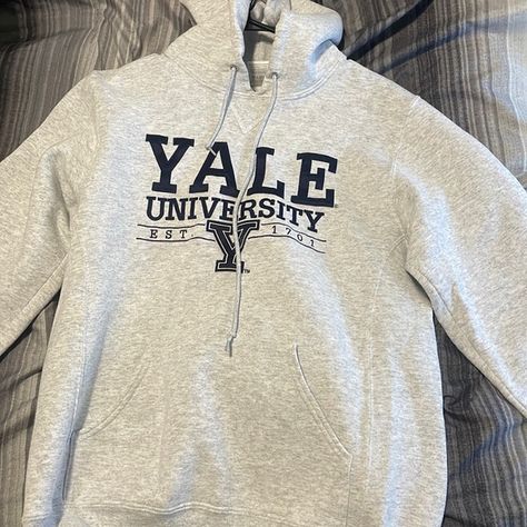 Boathouse Yale University Hoodie - Medium University Hoodies, Hoodies Aesthetic, University Hoodie, Hoodie Aesthetic, Yale University, Easy Trendy Outfits, Hoodie Girl, Character Outfits, Teen Fashion Outfits