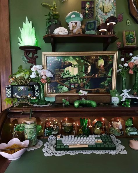 Game Set Up Ideas, Gremlincore Decor, Green And Brown Gaming Setup, Framed Computer Monitor, Green Desk Astethic, Whimsigoth Desk Setup, Fairycore Pc Setup, Dark Cottagecore Desk Setup, Botanical Pc Setup