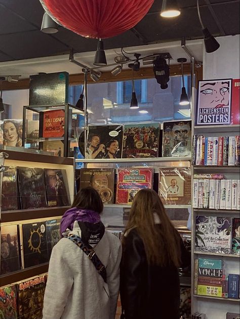 Record Store Date, Vinyl Store Aesthetic, Record Store Aesthetic, Single Pringle, Birthday 20, Cd Aesthetic, Store Aesthetic, Vinyl Record Store, Bestie Pics