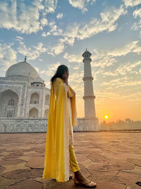 Tajmahal Photoshoot Ideas, Taj Mahal Poses For Women, Agra Photography Poses, Photo Pose In Suit, Taj Mahal Picture Ideas, Tajmahal Photoshoot Dress, Tajmahal Poses, Taj Mahal Outfit Ideas Women, Tajmahal Photography Taj Mahal