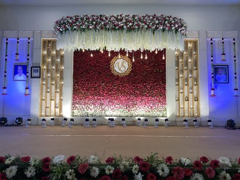 Hindu Wedding Decorations Backdrops, South Indian Wedding Stage Backdrop, Marriage Decoration Ideas Indian, Marriage Reception Stage Decorations, Engagement Decoration Ideas Indian, Shadi Stage Decoration, Engagement Stage Decoration Indian, Muhurtham Backdrop, Muhurtham Stage Decoration